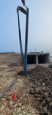 Vibroflot hydraulique avec un moment excentrique de 29 Nm, une fréquence de 43 Hz et une puissance de 150 kW pour l'amélioration du sol