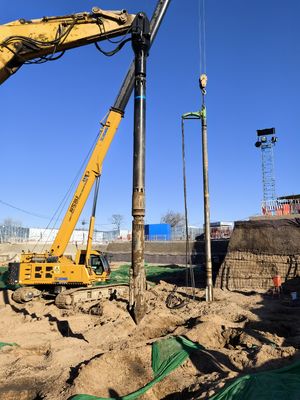 Vibroflot hydraulique BVEM avec une vitesse de 600 à 2600 tours/min, un moment excentrique de 29 Nm et une puissance de 150 kW pour le condensation du sol à haute performance